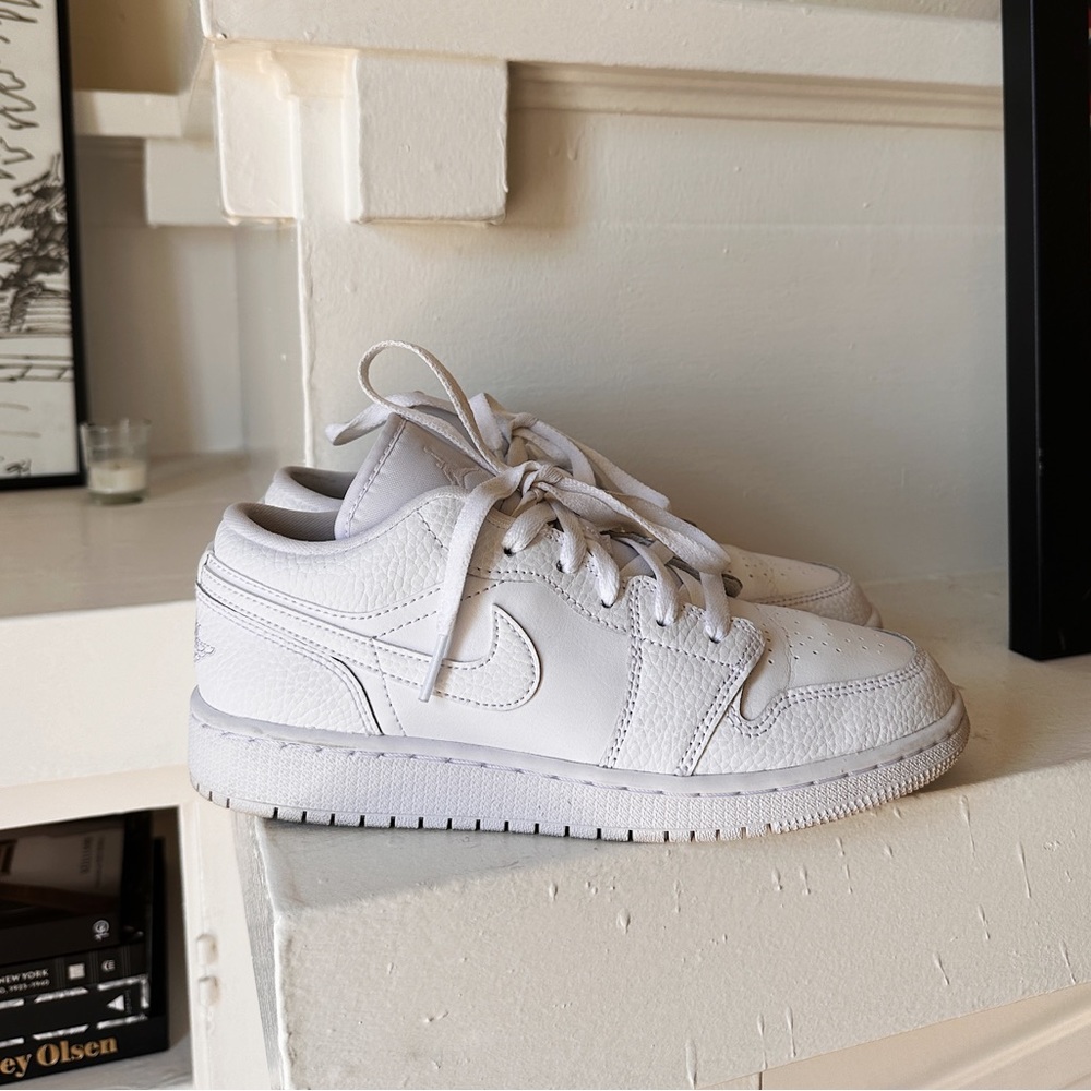 Air Jordan 1 Low tumbled and smooth leather